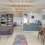 Sunny Apartment In The Reykjavik City Center